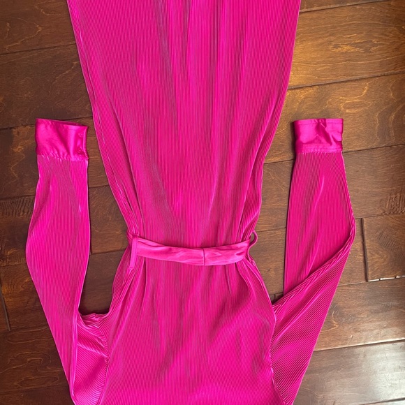 Chic Pink Button-Up Dress - Picture 5 of 5